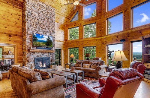 Blairsville Cabin | A Peacock Chalet- Blairsville GA