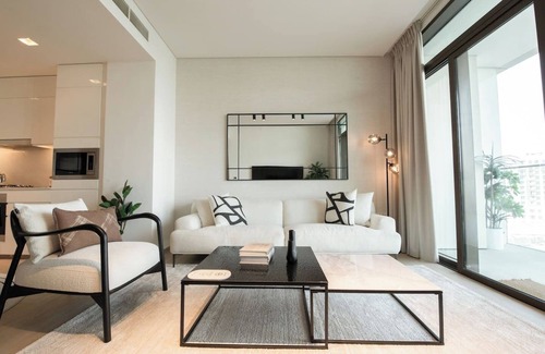 Dubai Apartment | A Petit Palais by the canal… Where you embrace sophistication, comfort, and convenience!