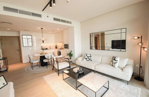 Dubai Apartment | A Petit Palais by the canal… Where you embrace sophistication, comfort, and convenience!