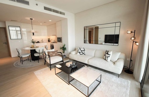 Dubai Apartment | A Petit Palais by the canal… Where you embrace sophistication, comfort, and convenience!