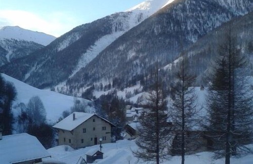 Abries Ski Chalet | A pleasant chalet bathed in light, with a magnificent view.