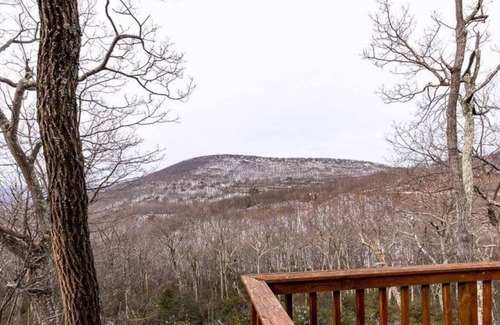Wintergreen House | A Point of View Mountain Getaway at Wintergreen