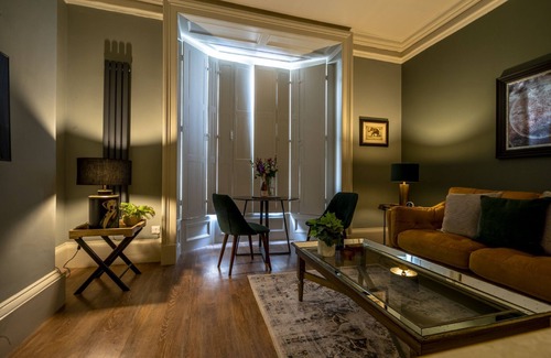 Bootham Apartment | A premium stay that sleeps 2 guests in 1 bedroom