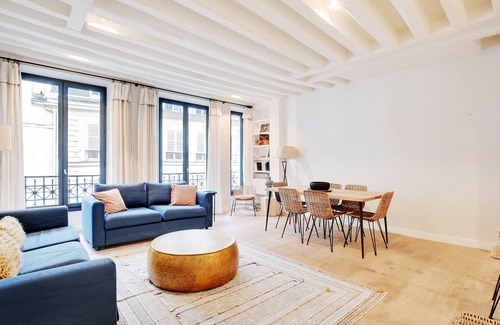 Palais-Royal Apartment | A Prestigious 2BR/1BA in Louvre