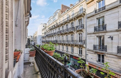 Quartier du Faubourg-Montmartre Apartment | A Prestigious Location in the Heart of Paris