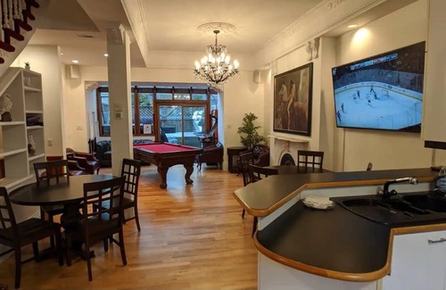 Shaughnessy Village House | A private house in the center of the city center