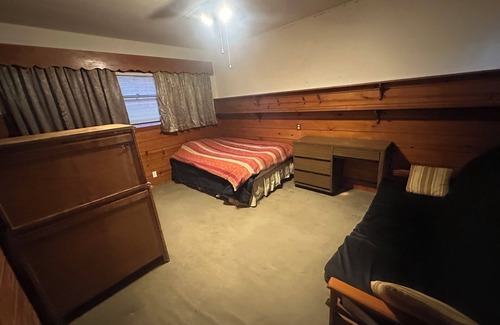 Old Town House | A Private room with shared bathroom inside House in Torrance with AC and WiFi.