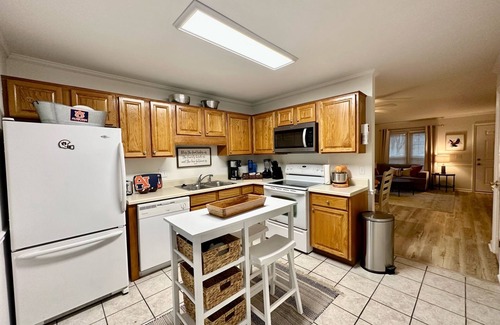 Auburn Condo | A quick 1/2 block from campus perfect location WALK to Football Gamesn