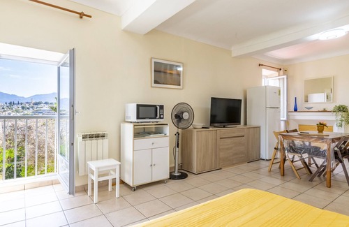 Propriano Apartment | A quiet and cosy rental in the town centre with views over the sea