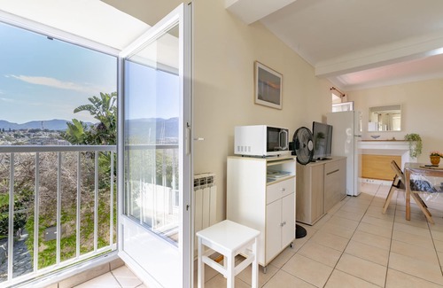 Propriano Apartment | A quiet and cosy rental in the town centre with views over the sea