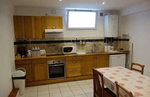 Aubervilliers House | A QUIET BUNGALOW IN THE HEART OF TOWN