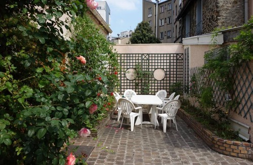Aubervilliers House | A QUIET BUNGALOW IN THE HEART OF TOWN