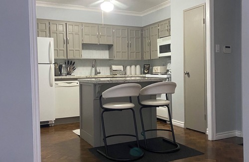 Lawrence Manor Condo | A quiet centrally located uptown 1+1 condo in T.O North York HWY 401 & Bathurst