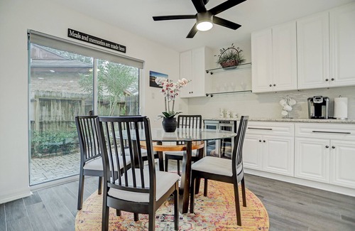 Houston Condo | A Quiet Nest in the Heart of Galleria