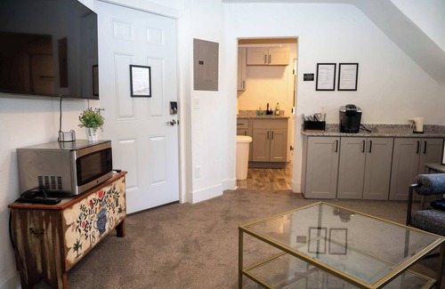 Kutzky Park House | A Restful Retreat - Walk to Mayo - Free Parking