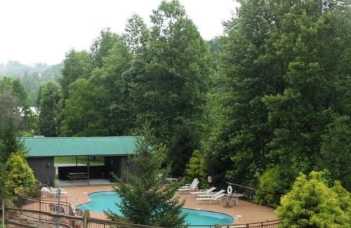 Gatlinburg - Pigeon Forge House | A River Runs Through It