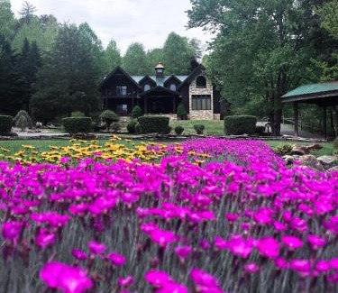 Gatlinburg - Pigeon Forge House | A River Runs Through It