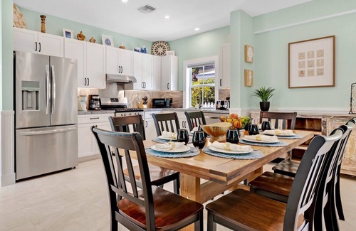 Uptown - Upper Duval House | *A ROYAL AFFAIR @ DUVAL* Three Home Compound + LAST KEY SERVICES…