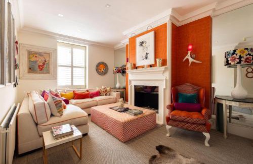 Royal Borough of Kensington and Chelsea Apartment | A Royal Residence – Stylish 2 Bedroom in Kensington