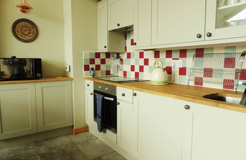 Barmouth Cottage | A Sea and Mountain Panorama from this charming stone barn