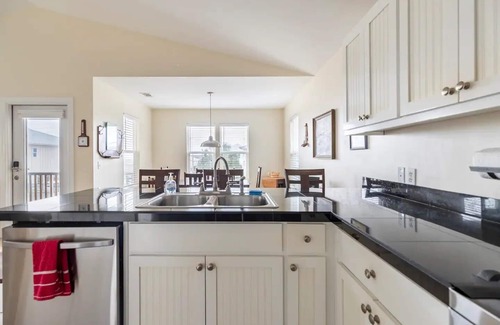 East End House | A secluded 3 bedroom, 2 bath Gulf view home nestled in lush tropical vegetation