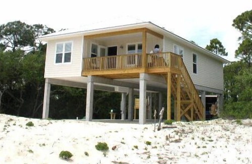 East End House | A secluded 3 bedroom, 2 bath Gulf view home nestled in lush tropical vegetation