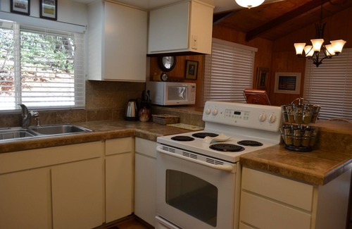 Julian Cabin | A Secluded Cabin on an Acre of Woods-Julian Mountain Haven