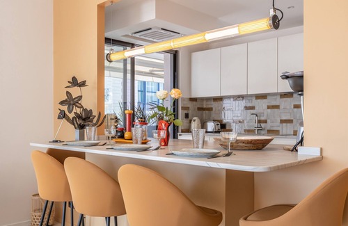 Cannes City Centre Apartment | A short stroll to Palais/Beach, Terrace & Seaview
