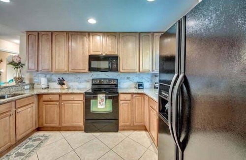 Diplomat Villa | A spacious 3-bedroom retreat in sunny Cape Coral.