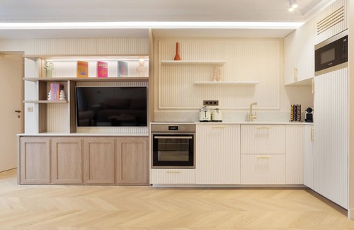 Gaillon Apartment | A Splendid 2-BR/2BA with Services in Opéra