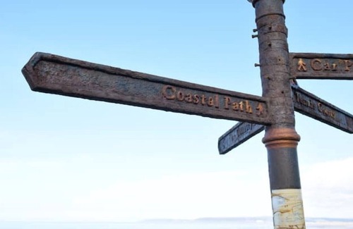 Westleigh Ski Chalet | A stone's throw from the sea, two bedroom chalet on quiet park