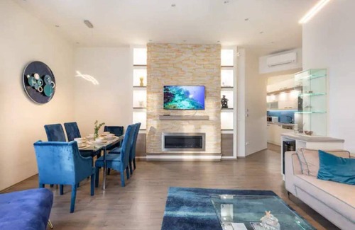 13th District Apartment | A stunning apartment with a unique view