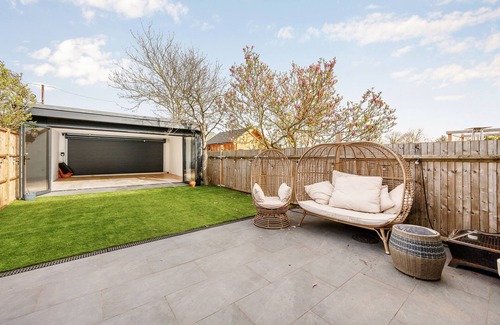 London Borough of Hounslow House | A Substantial Modern Terraced House IN West London