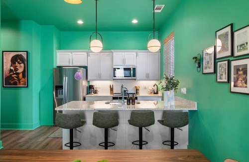 Downtown Nashville House | A "Swiftie" Sanctuary - Walk to Broadway + Rooftop