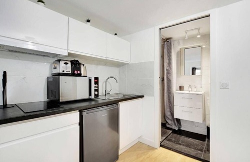 Quartier du Faubourg-Montmartre Apartment | A TOP FLOOR MAGICAL EXPERIENCE RIGHT NEXT TO THE OPERA HOUSE