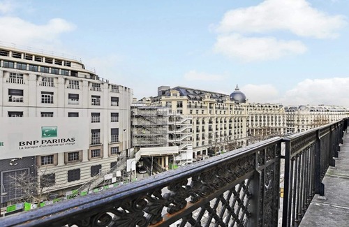 Quartier du Faubourg-Montmartre Apartment | A TOP FLOOR MAGICAL EXPERIENCE RIGHT NEXT TO THE OPERA HOUSE