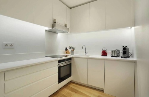 Odeon Apartment | A TRANQUIL AMBIANCE SURROUNDED BY ICONIC LANDMARKS, MUSEUMS, CAFÉS-RUE CORNEILLE