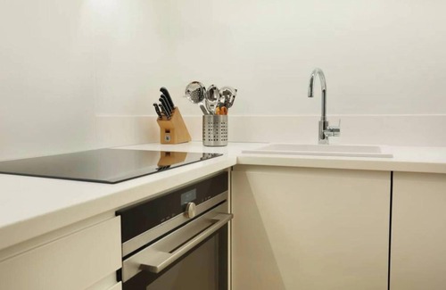 Odeon Apartment | A TRANQUIL AMBIANCE SURROUNDED BY ICONIC LANDMARKS, MUSEUMS, CAFÉS-RUE CORNEILLE