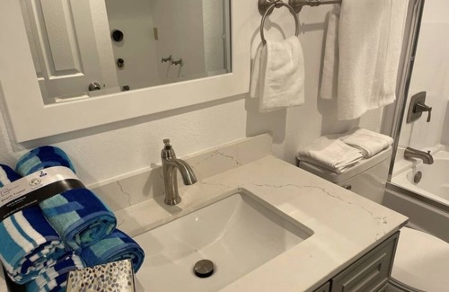 Antioch Condo | 🌈A Travelers Dream💤Second Floor Condo Pool💦