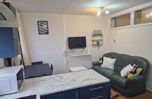 Walworth Apartment | A two bedrooms flat close to zone one.