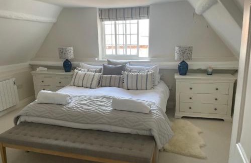 Cley next the Sea House | A Unique Cottage in the centre of Cley