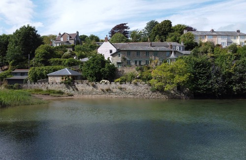 Salcombe Ski Chalet | A unique hideaway by the Salcombe estuary with parking & private garden.