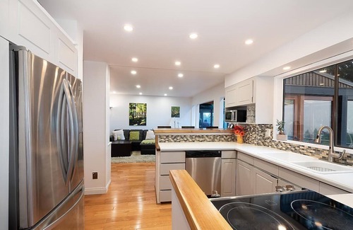 Upper Lonsdale House | A VIEW FROM EVERY ROOM! A PEACEFUL, NATURAL SETTING WITH A HOT TUB!