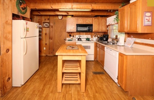 Gatlinburg - Pigeon Forge Cabin | A Walk In The Clouds: Thanksgiving Special Buy 6 nights and get 7th night free!