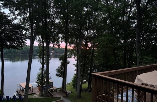 Bracey House | A Ward Winning ViewsnFabulous 5-bedroom house on Lake Gaston - Great Creek