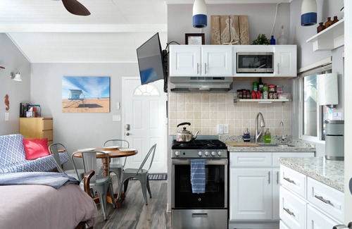 Arroyo Grande Cottage | A wonderful place to stay with kids! A private studio cottage with shared yard.