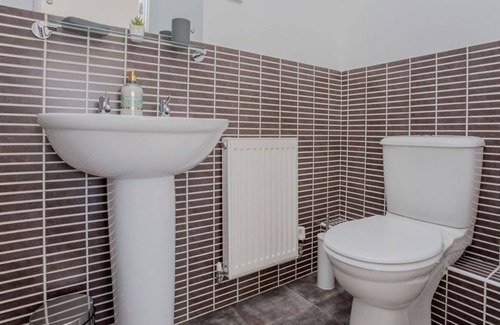 Peterborough House | A Wonderful three storey House in Hampton