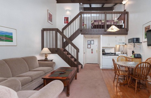 Yosemite West Condo | (A202) Loft Condominiums