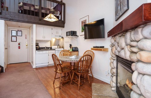 Yosemite West Condo | (A202) Loft Condominiums