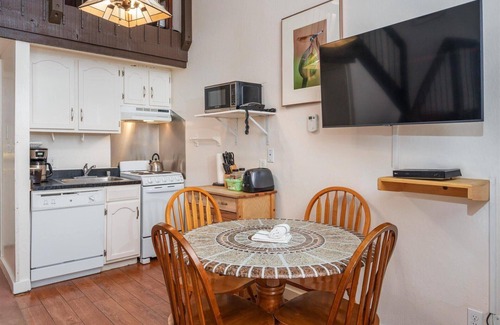 Yosemite West Condo | (A202) Loft Condominiums